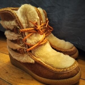 Yodelers Cozy Shearling Leather Lace Up Winter Boots Alpine Cabin Boho